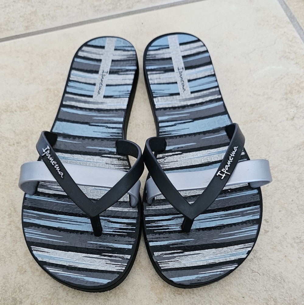 Ipanema sandals size 7